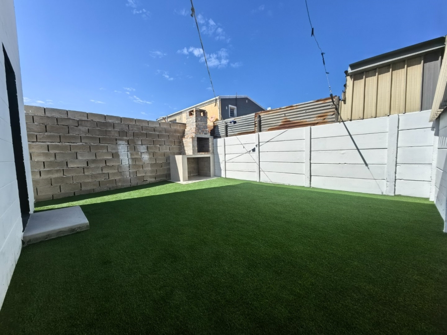 2 Bedroom Property for Sale in Eastridge Western Cape